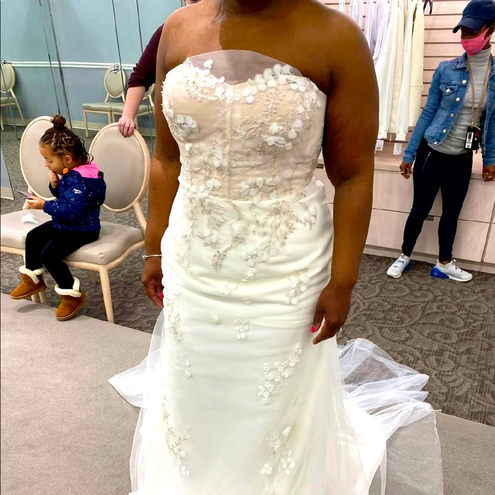 David’s Bridal wedding dress size 16